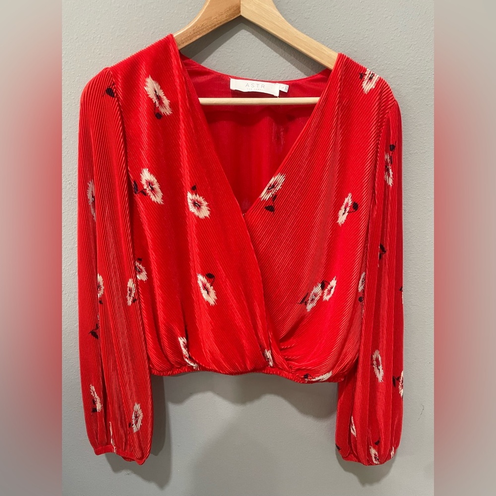 ASTR V Neck Pleated Long Sleeve Red Floral Blouse